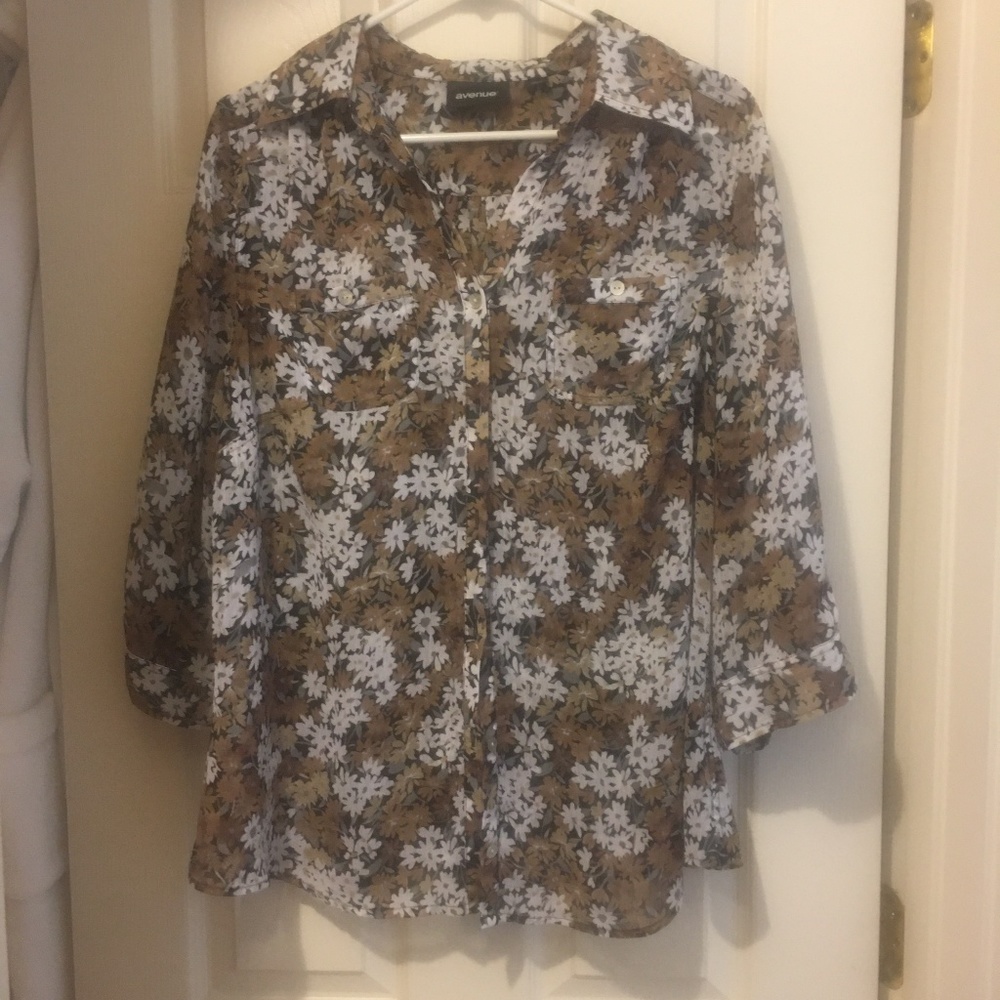 Avenue Women's Button Down Shirt Size 14/16